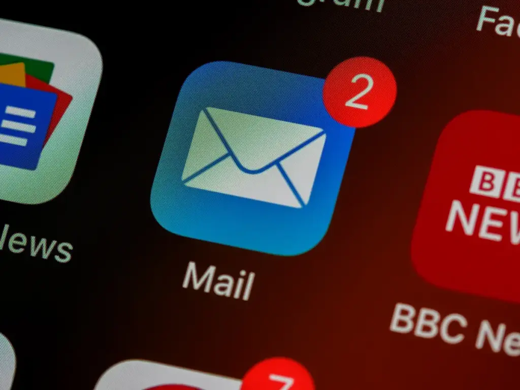finish an e-mail in English